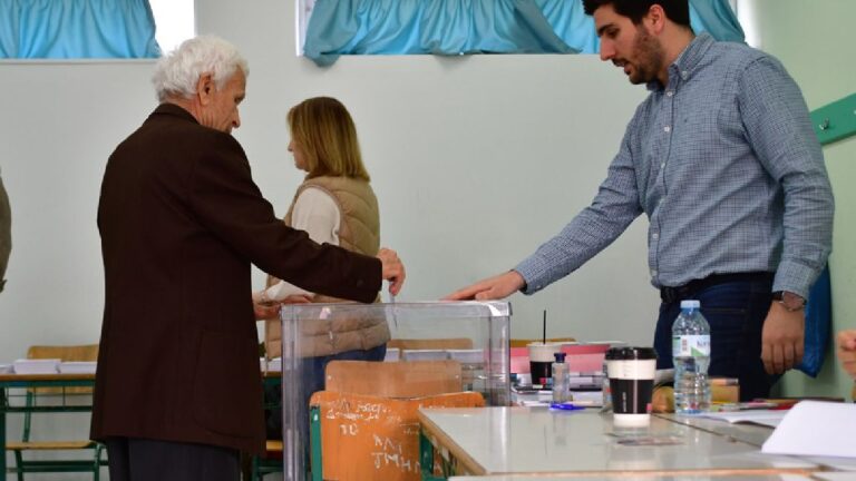 Inician elecciones legislativas en Grecia