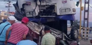 Tres personas fallecieron y ocho resultaron heridas en un accidente de tránsito registrado en horas de la mañana de este sábado en la carretera nacional de Cagua - La Villa.