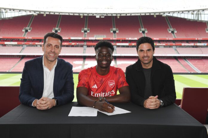 Saka renovó Arsenal