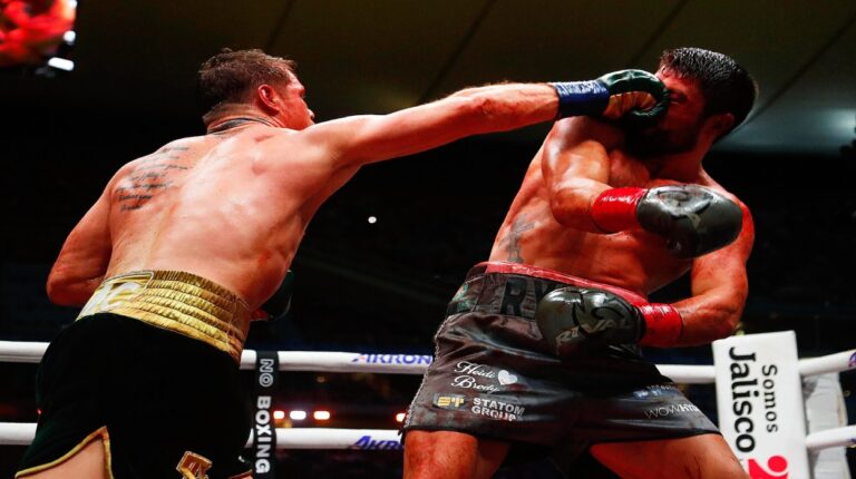 El «Canelo» Álvarez venció por decisión unánime a Ryder 