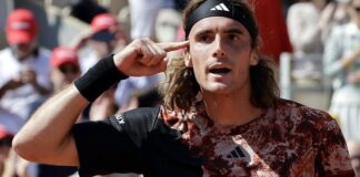 Tsitsipas avanzó a tercera ronda