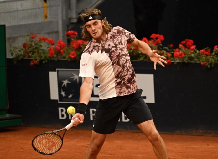 Tsitsipas se impuso y avanzó a los octavos en Roma