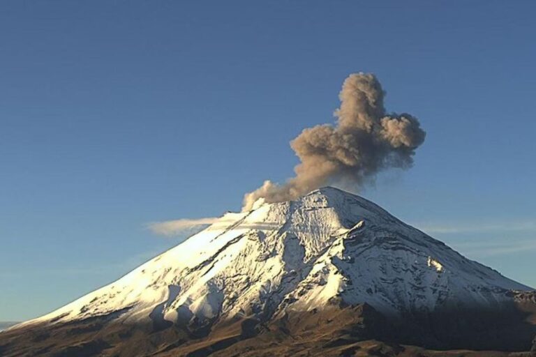 Sube a fase 3 alerta por volcán Popocatépetl en México