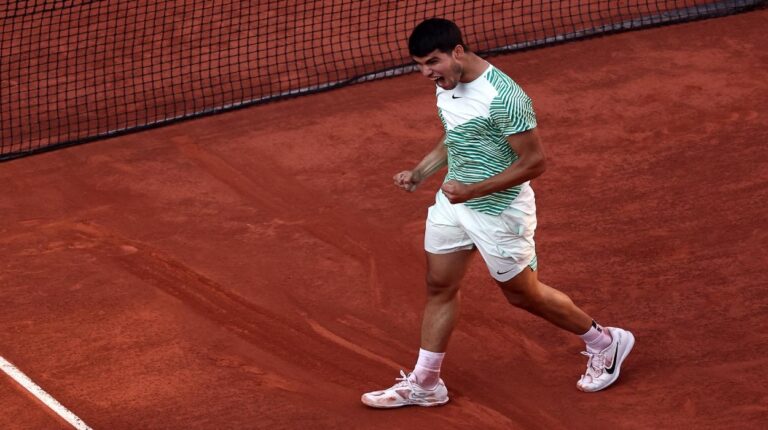 Carlos Alcaraz se citará con Djokovic en semifinales
