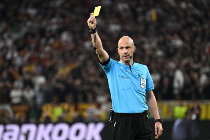 Premier League defiende a Anthony Taylor