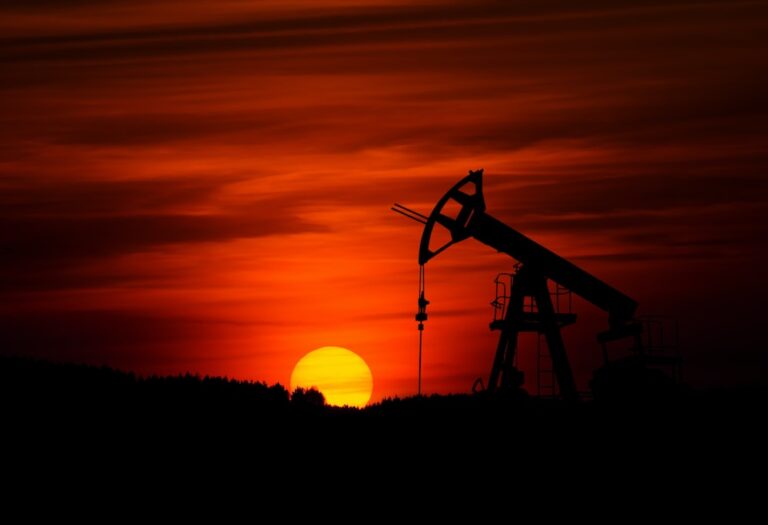 Arabia Saudí reducirá su bombeo en 1 millón de barriles a partir de julio