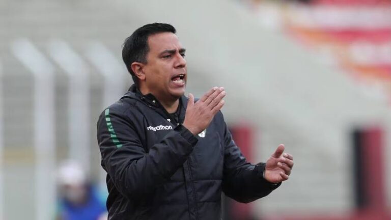 Expulsan a César Farías por agredir a dos jugadores