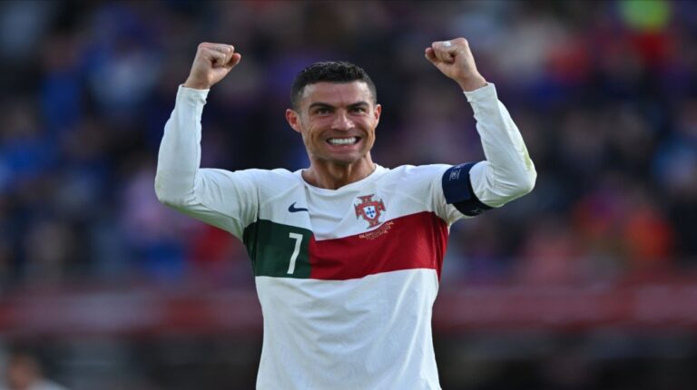 Ronaldo celebró su récord de partidos con una victoria