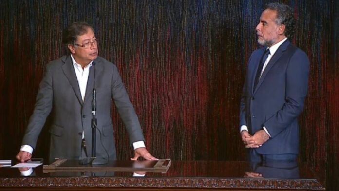 Gustavo Petro y Armando Benedetti conversan