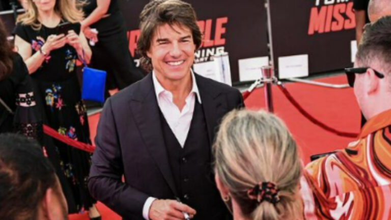 Tom Cruise llega a Abu Dabi para premier «Misión Imposible»