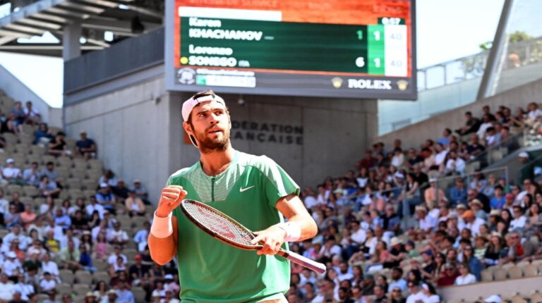 Karen Khachanov clasificó por segunda vez a los 4tos de París