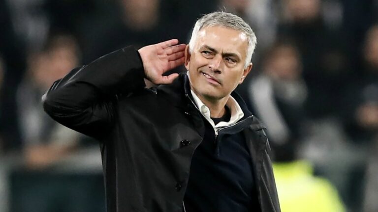 Multan y suspenden a Mourinho tras criticar a un árbitro