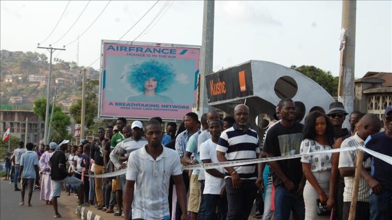 Sierra Leona acude a las urnas para elegir a su próximo presidente