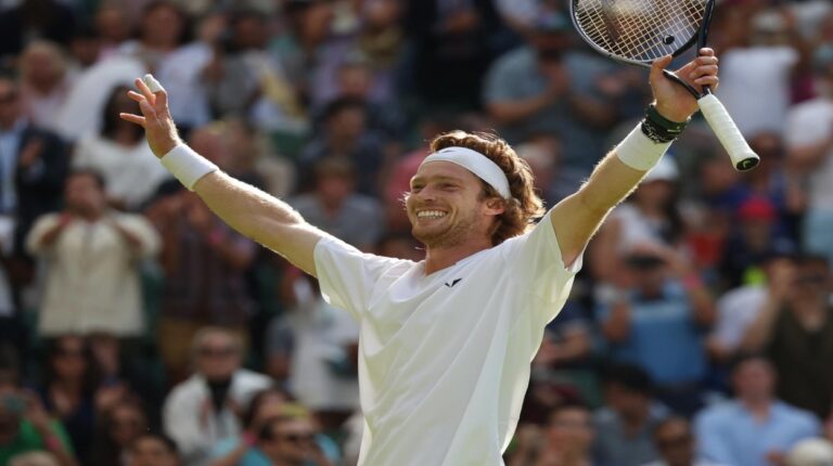 Rublev llega por primera vez a los 4tos de final en Wimbledon