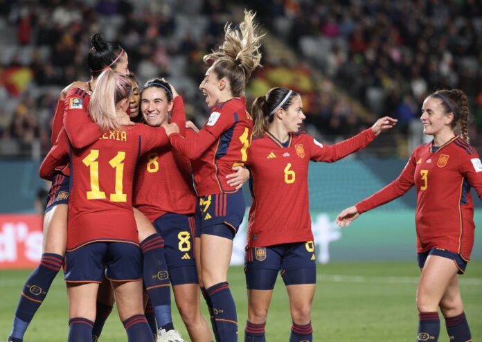 España goleó a Zambia y aseguró los octavos