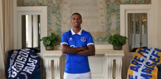 Ashley Young firma con el Everton