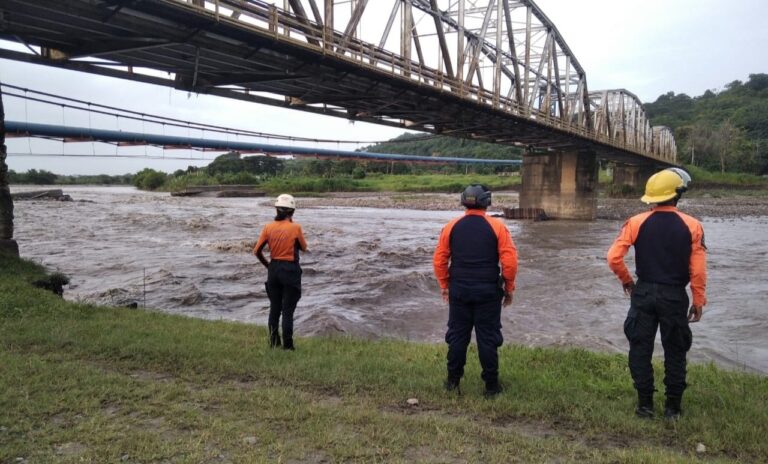 Autoridades monitorean ríos y quebradas del país ante paso de lluvias