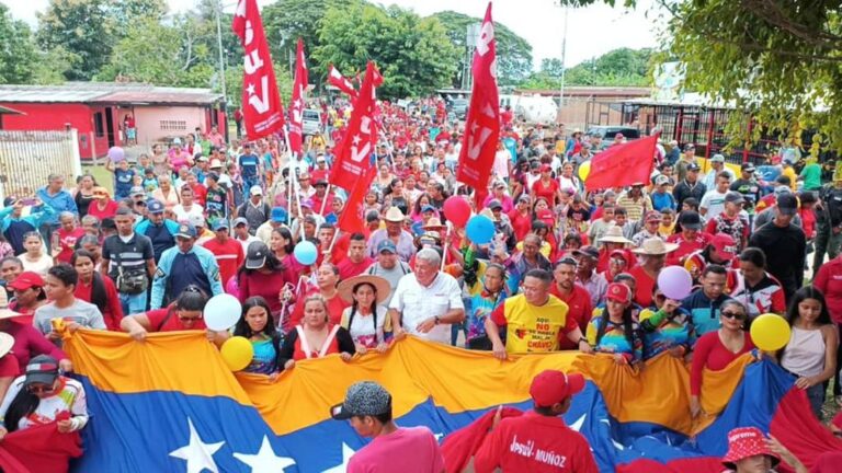 Militancia del PSUV se moviliza para respaldar al presidente Nicolás Maduro