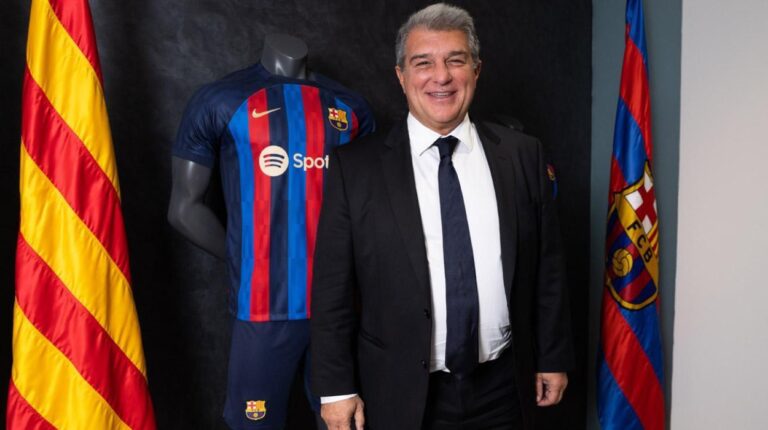 Joan Laporta confirmó el fichaje de Vitor Roque por el Barcelona