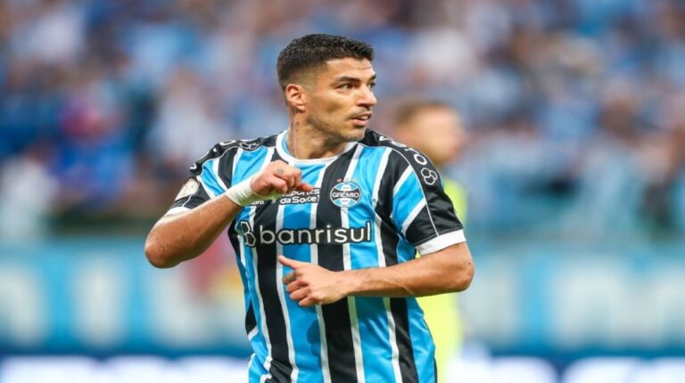 Luis Suárez anunció que saldrá de Gremio a finales de año
