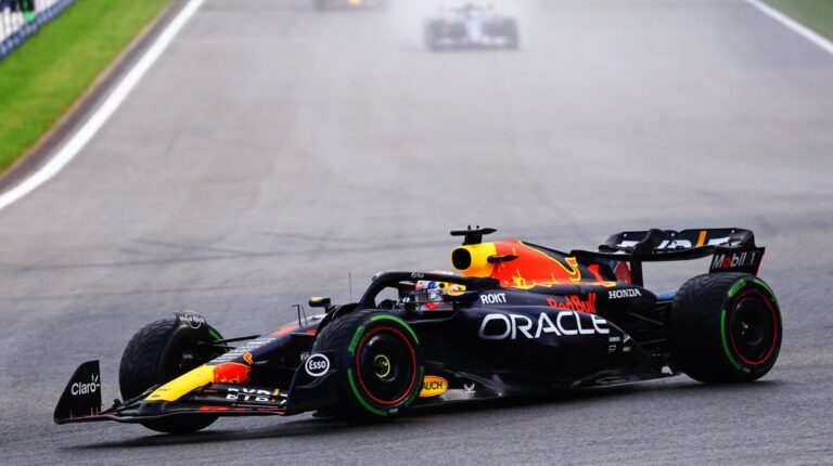 Verstappen dominó la sprint de Spa-Francorchamps bajo la lluvia