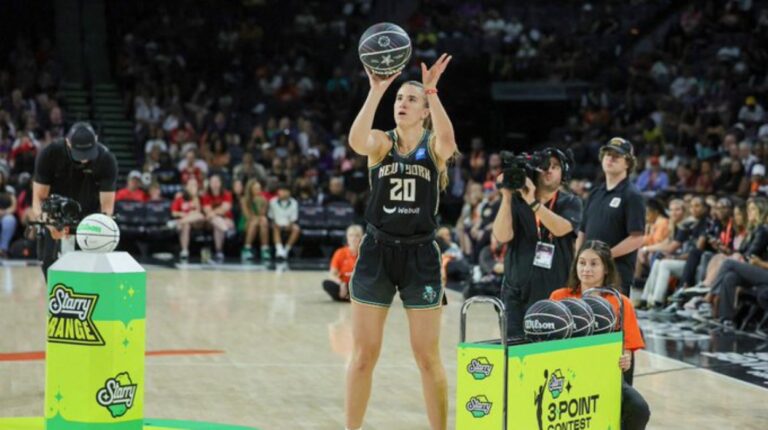Sabrina Ionescu rompió el récord histórico de triples de la WNBA y NBA