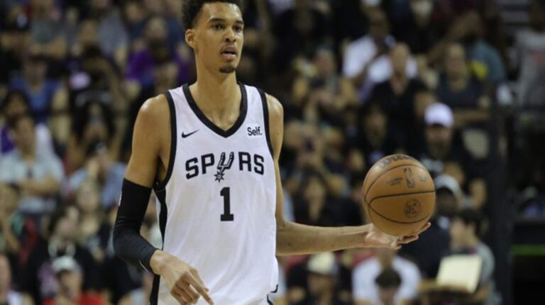 Wembanyama se estrenó formalmente con los Spurs