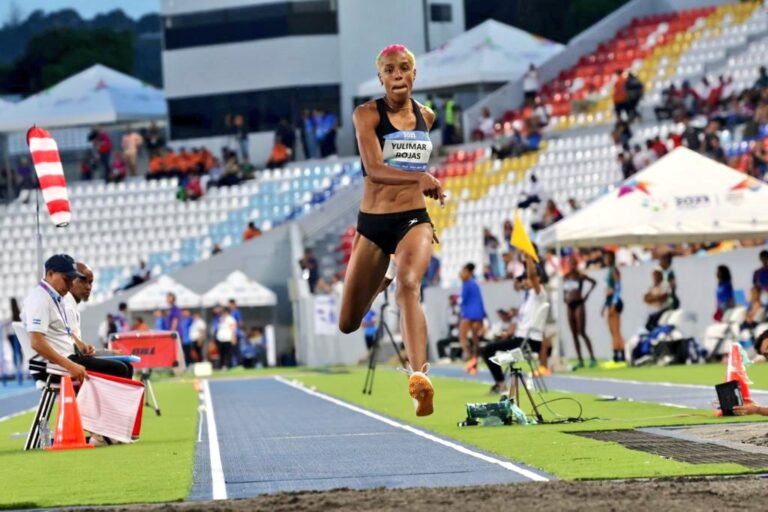 Yulimar Rojas conquistó San Salvador y anunció que doblará en París 2024