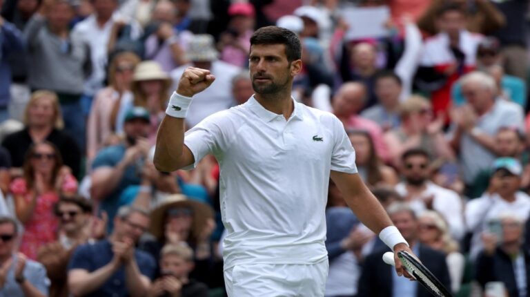 Novak Djokovic empezó con victoria la defensa de su corona