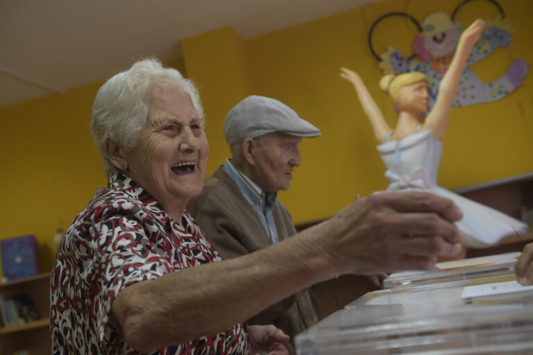 La participación en los comicios de España cae 3,76 puntos
