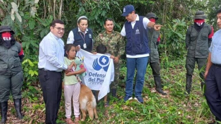 ELN liberó a sargento y sus dos hijos secuestrados esta semana en Colombia