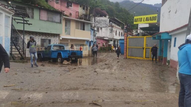 Familias piden ayuda a las autoridades tras daños por lluvias en Mérida