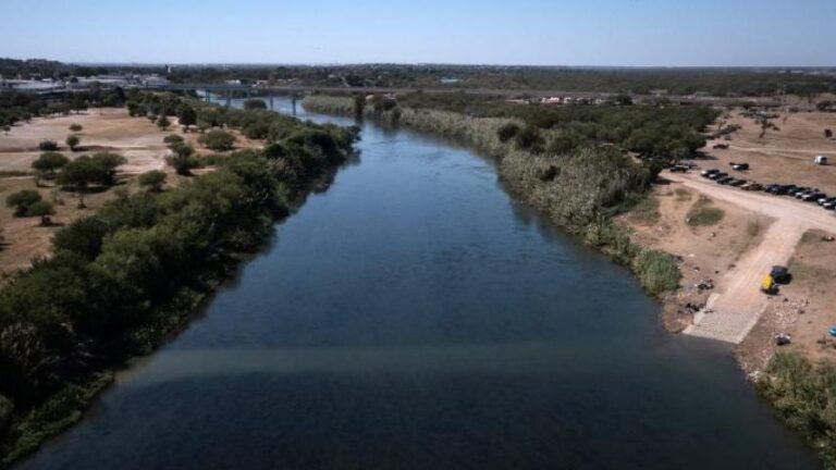 Rechazan el plan de Texas de poner boyas en el Río Grande contra el cruce de migrantes