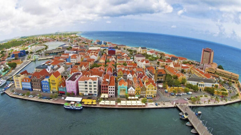Piden eliminar visas a venezolanos para aumentar exportaciones y turismo hacia las islas ABC