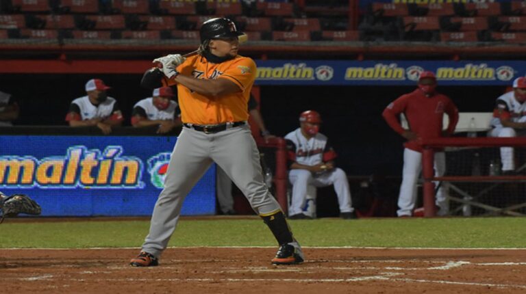 Águilas y Tiburones realizaron un doble cambio de cara a la temporada