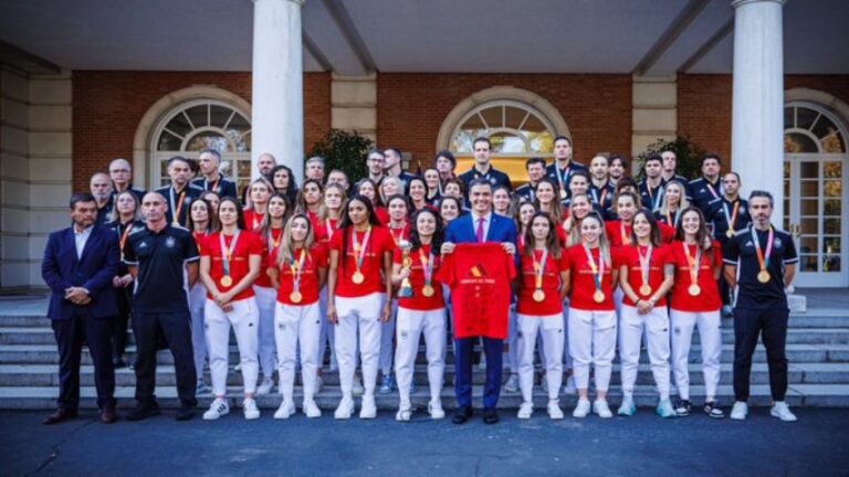 Pedro Sánchez recibió a la selección femenina