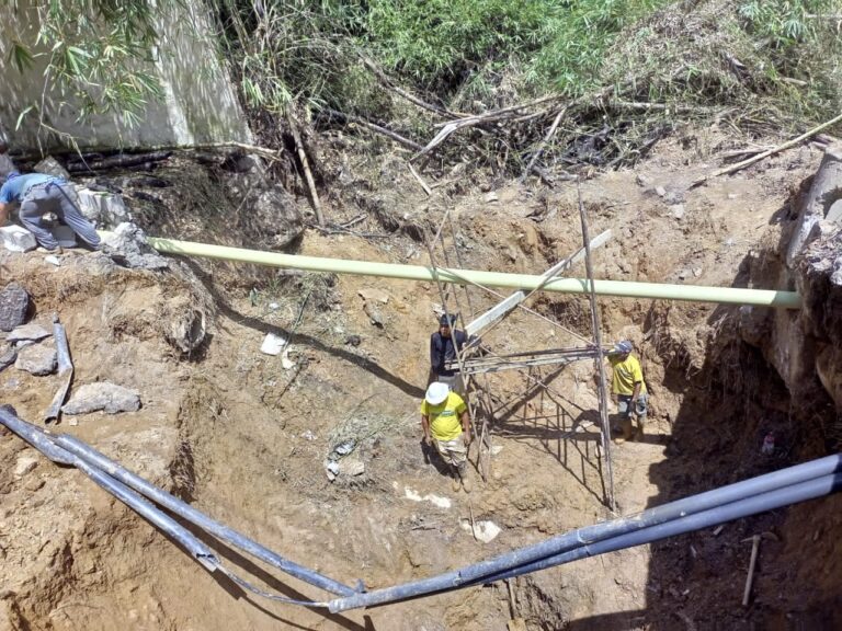 Continúan trabajos de recuperación en tubería averiada en El Hatillo