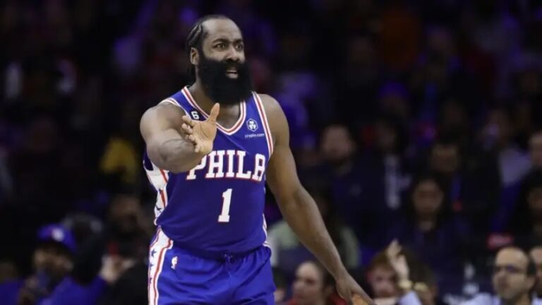 James Harden confronta públicamente a presidente de 76ers