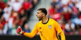 Matt Turnetficha con el Nottingham Forest desde el Arsenal
