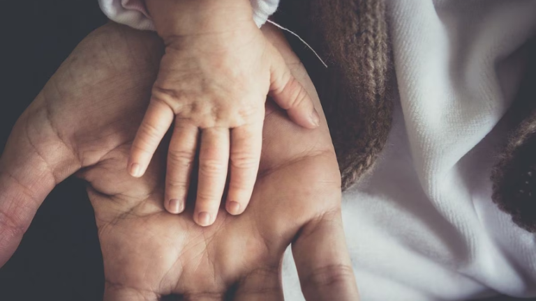 Donante de esperma estadounidense busca a más de 90 hijos biológicos