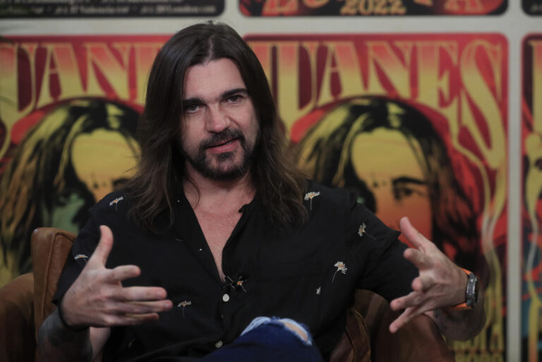 Juanes dice que prohibir los corridos tumbados no impedirá la violencia