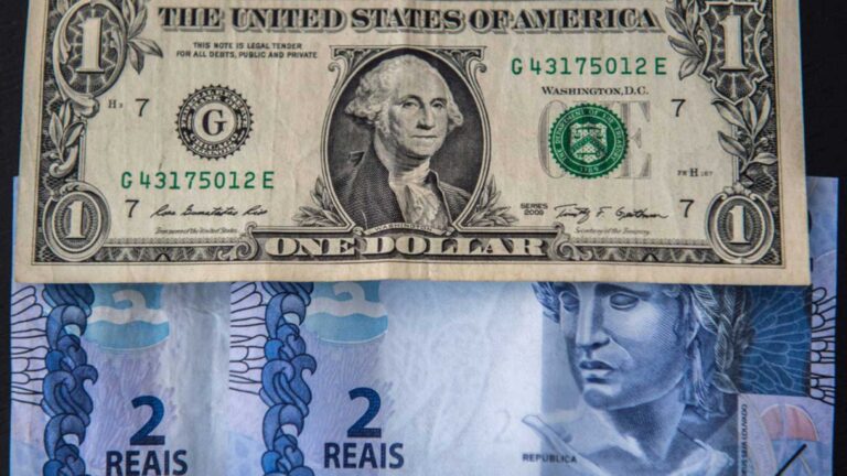 Dólar sube en Brasil casi un 2,00 %