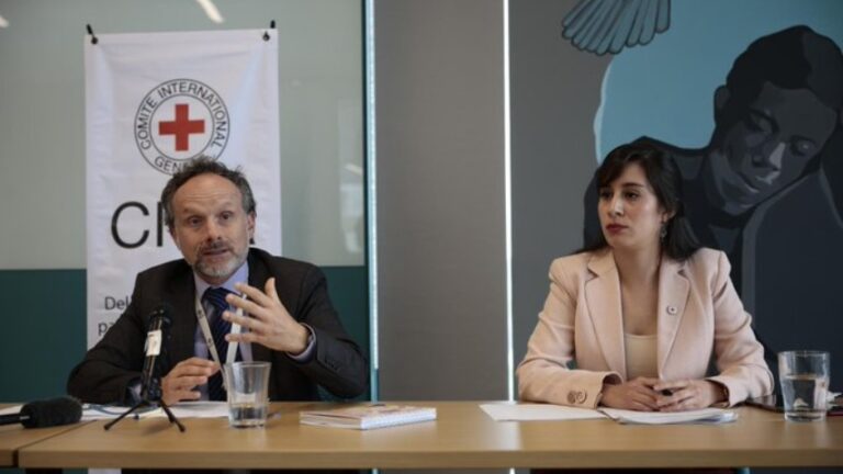 Cruz Roja lanza aplicación para auxiliar a migrantes que crucen México