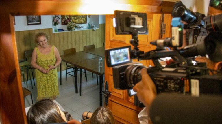 Madre de Rubiales es trasladada de emergencia luego de tres días en huelga