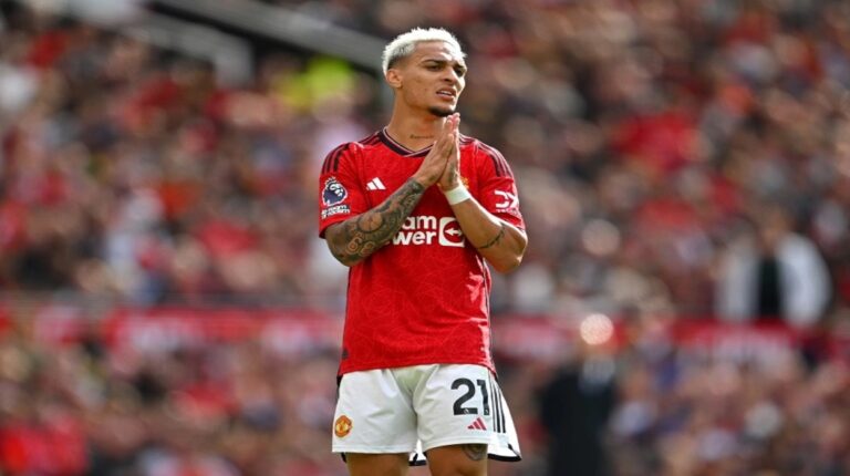 Antony estará apartado del United mientras es investigado