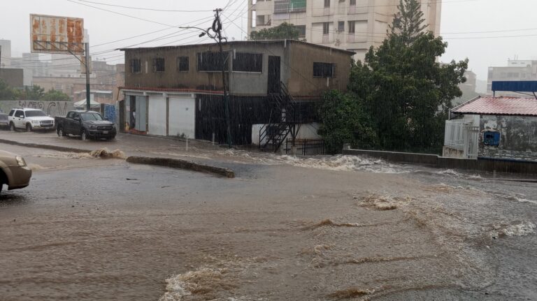 Lluvias ocasionan afectaciones en varias zonas de Caracas este #30Sep