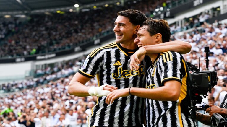 Vlahovic pone a la Juventus en lo más alto de la Serie A