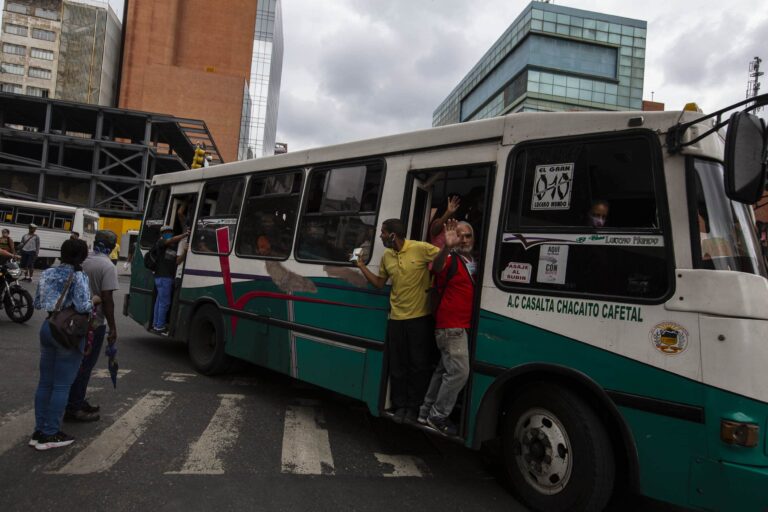 Transportistas piden reunión con Pdvsa para definir tema del combustible
