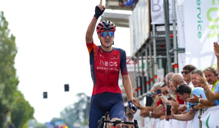 Sivakov venció a Carapaz para adjudicarse el Giro de la Toscana