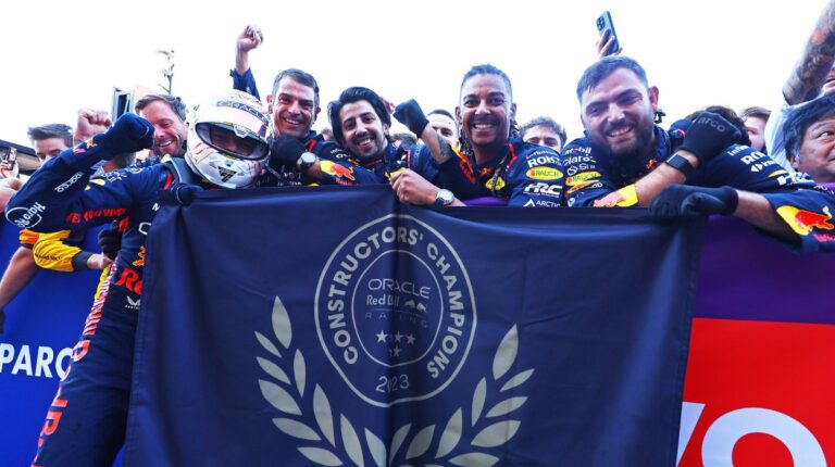 Max Verstappen arrasó en Japón y coronó a Red Bull